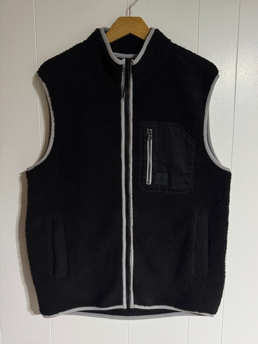 Volcom Black Fleece Vest Full Zip Sherpa Cozy Business Casual Gorpcore Outdoors